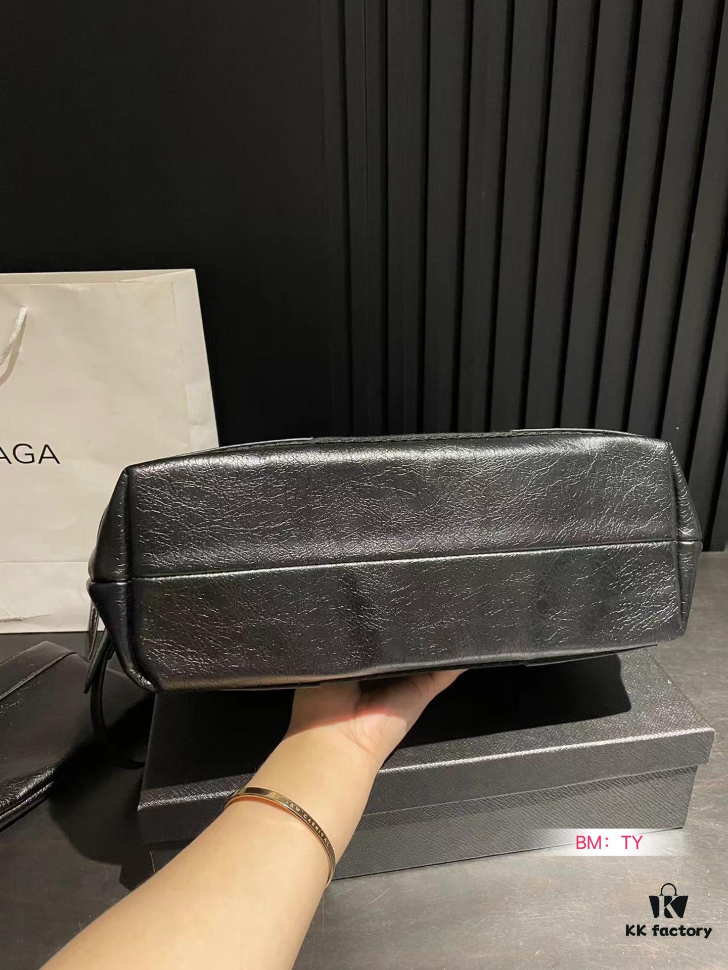 692fac0899f2d84055c86555 Balenciaga Tote Bag Small and Large Sizes Unisex Casual Stylish Lightweight Spacious Minimalist Design