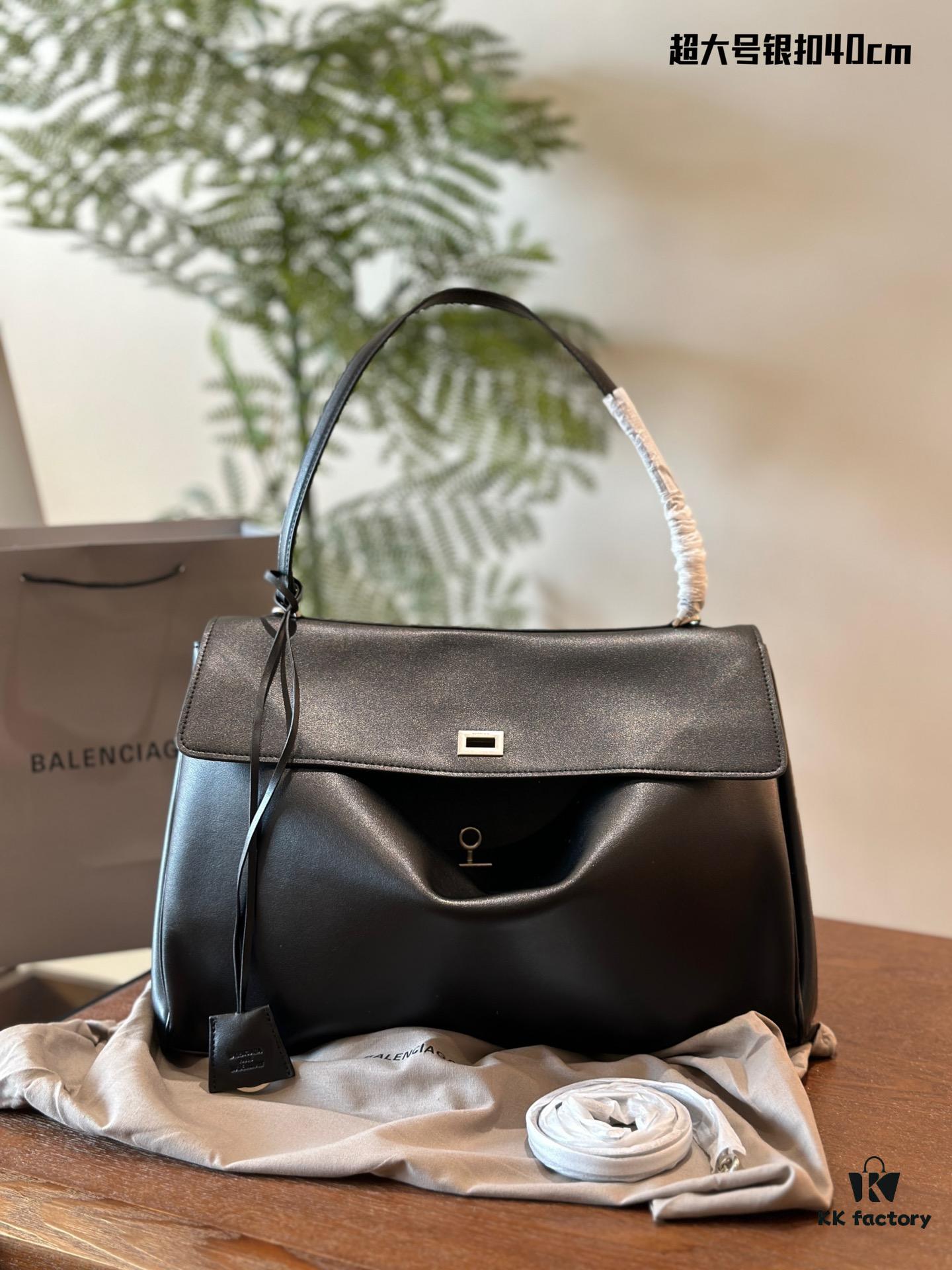 692fac0899f2d84055c86557 Oversized Balenciaga Rodeo – New Arrival