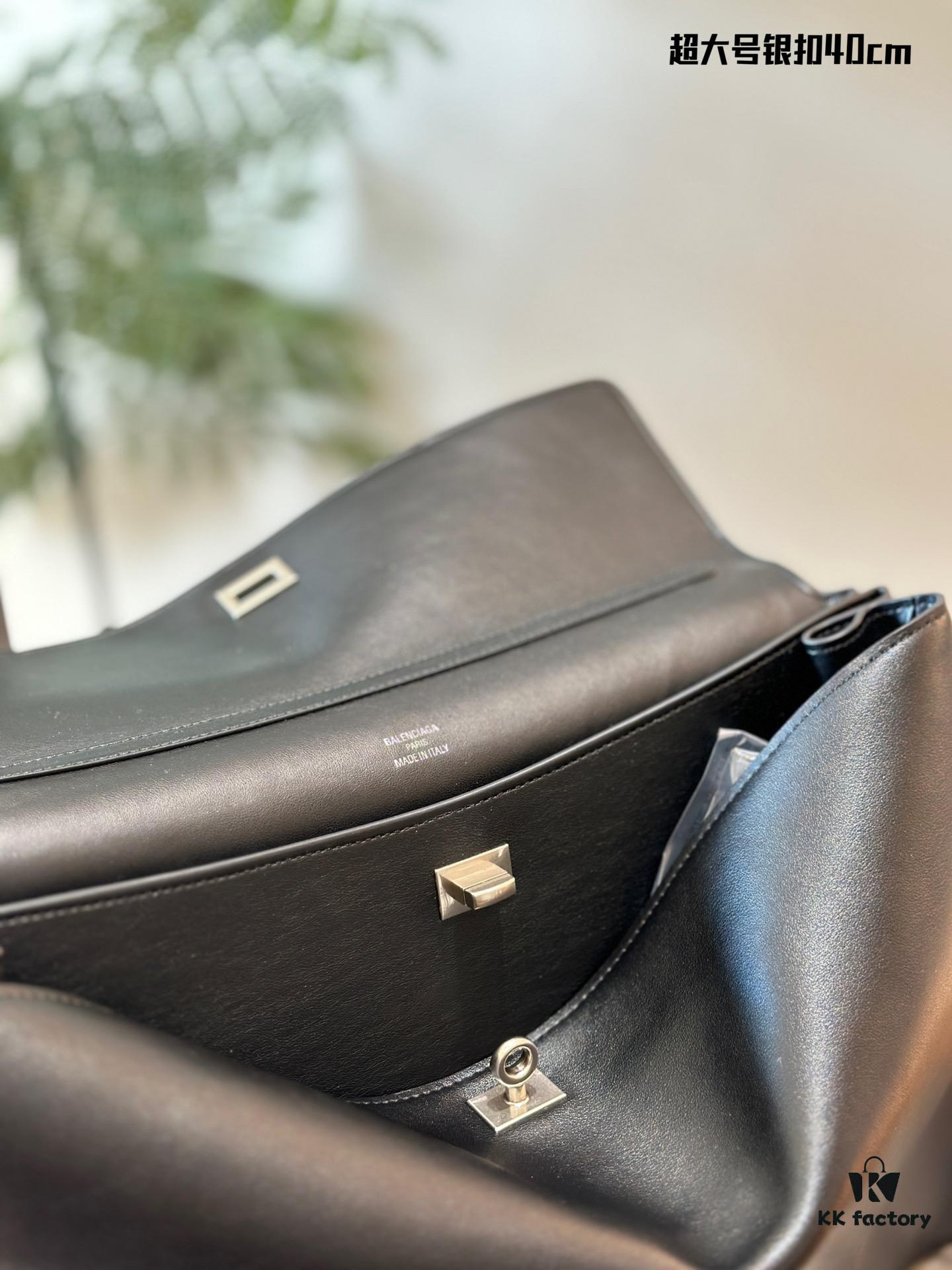 692fac0d99f2d84055c86558 Oversized Balenciaga Rodeo – New Arrival