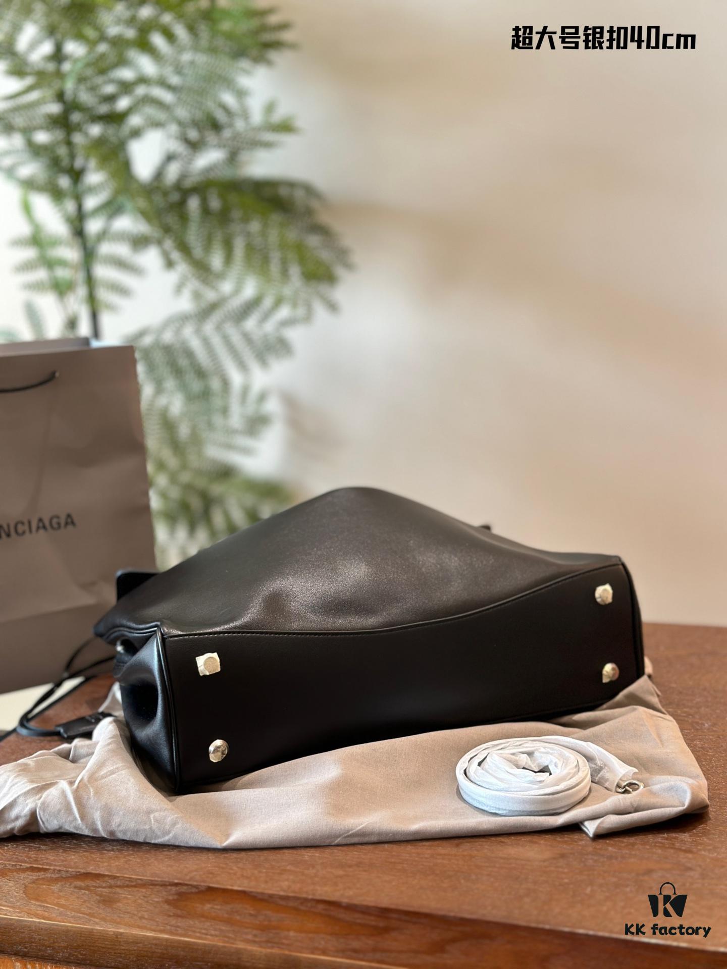 692fac0d99f2d84055c86559 Oversized Balenciaga Rodeo – New Arrival