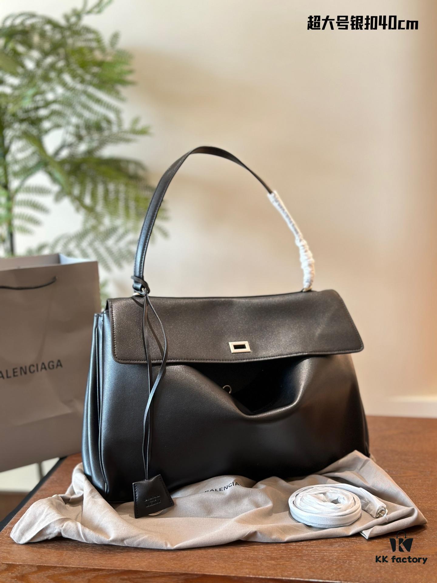 692fac0d99f2d84055c8655a Oversized Balenciaga Rodeo – New Arrival
