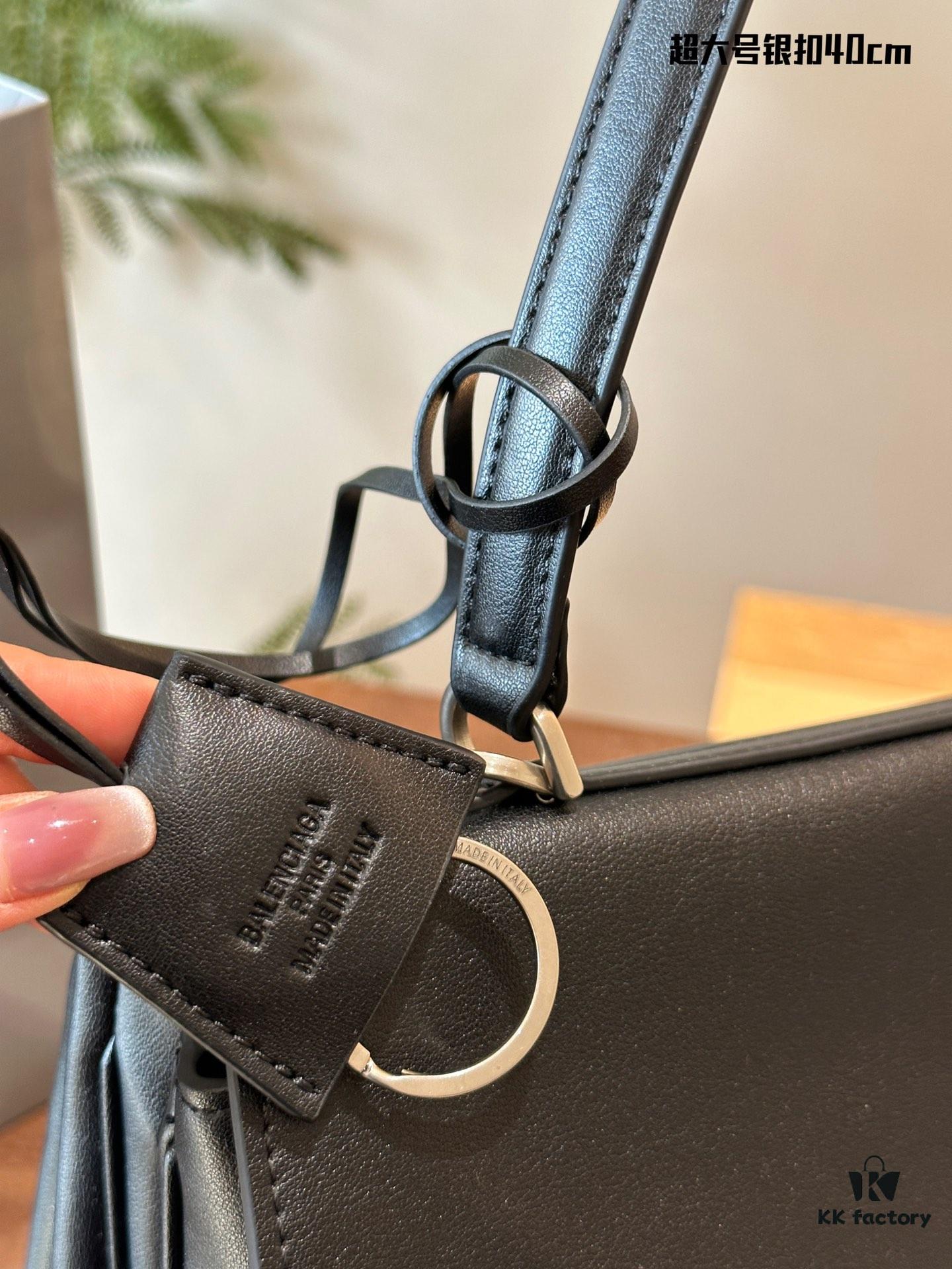 692fac1299f2d84055c86561 Oversized Balenciaga Rodeo – New Arrival