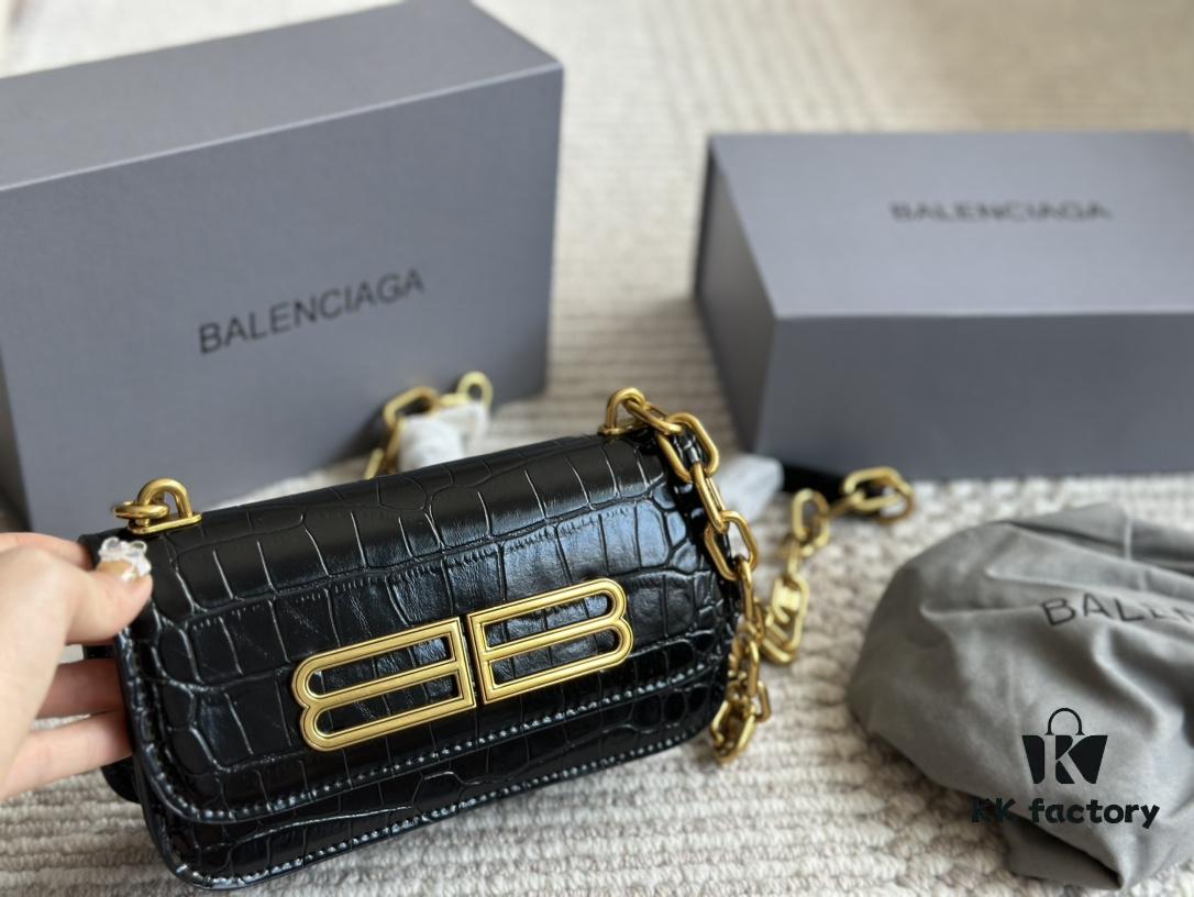 692fac3699f2d84055c865a2 Why the Balenciaga Gossip Bag is So Amazing