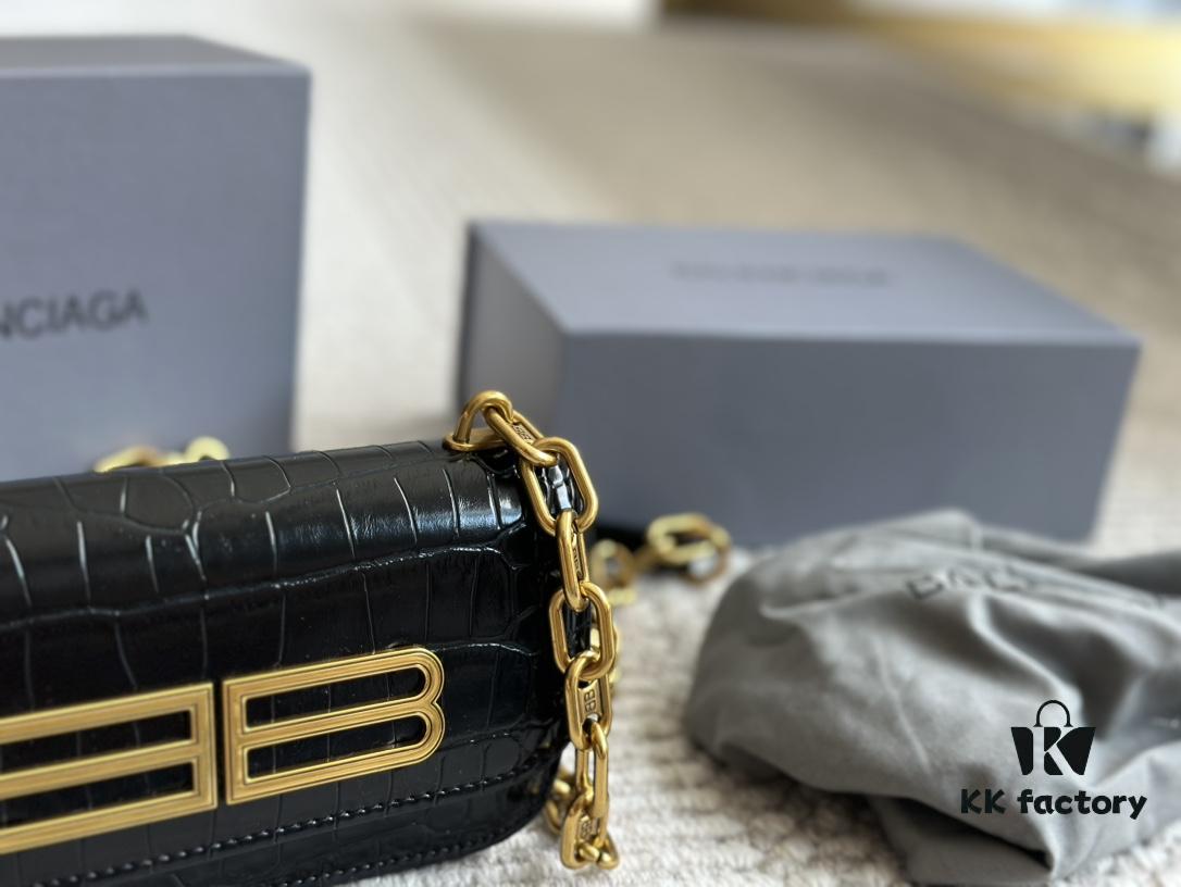 692fac3799f2d84055c865a3 Why the Balenciaga Gossip Bag is So Amazing