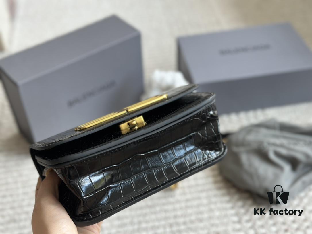692fac3899f2d84055c865a5 Why the Balenciaga Gossip Bag is So Amazing