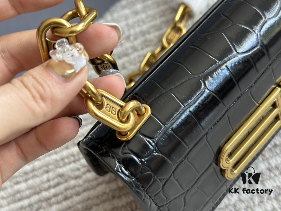 692fac3899f2d84055c865a6 Why the Balenciaga Gossip Bag is So Amazing