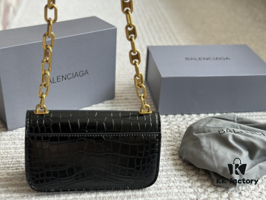 692fac3999f2d84055c865a7 Why the Balenciaga Gossip Bag is So Amazing