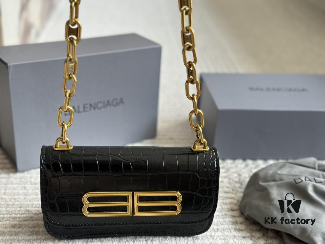 692fac3999f2d84055c865a8 Why the Balenciaga Gossip Bag is So Amazing