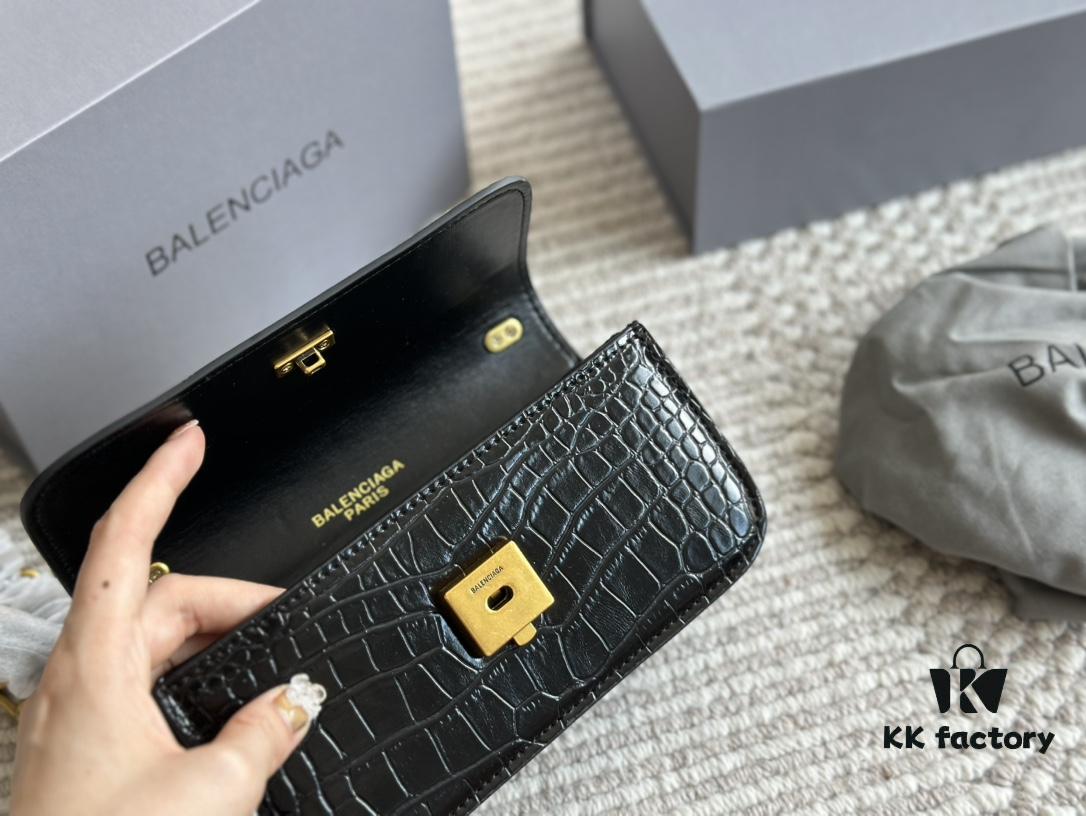 692fac3a99f2d84055c865ab Why the Balenciaga Gossip Bag is So Amazing