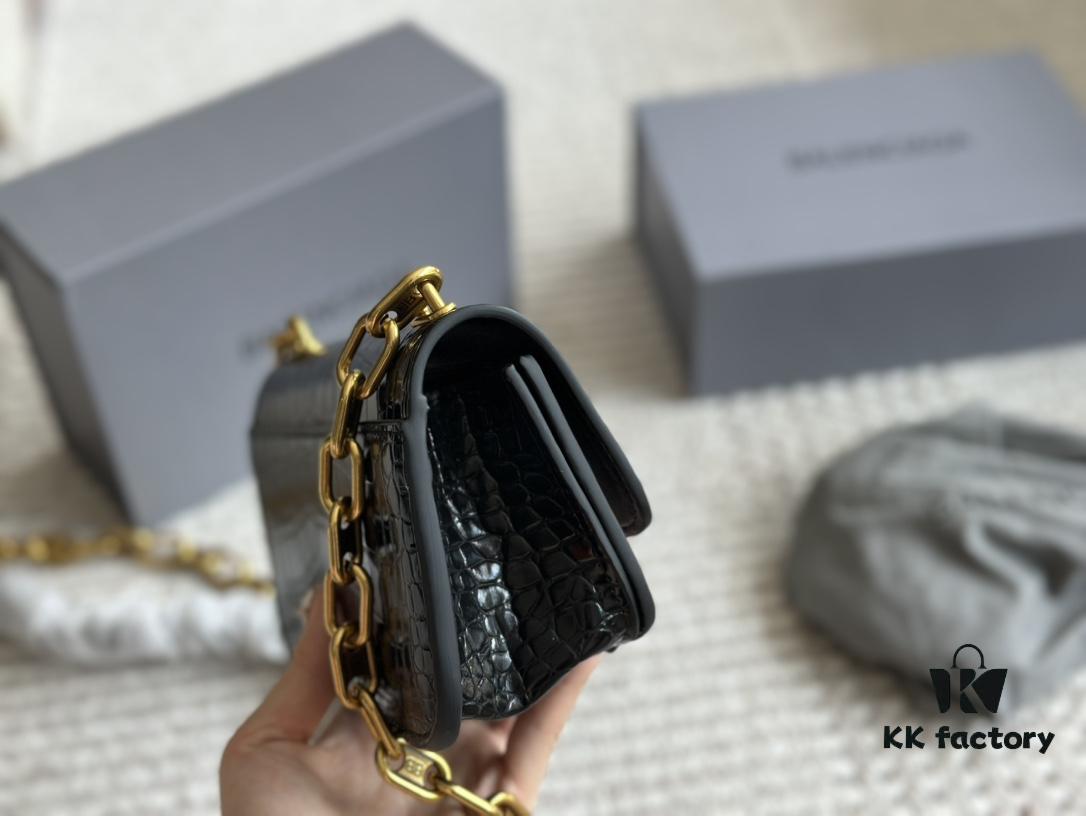 692fac4399f2d84055c865bd Why the Balenciaga Gossip Bag is So Amazing