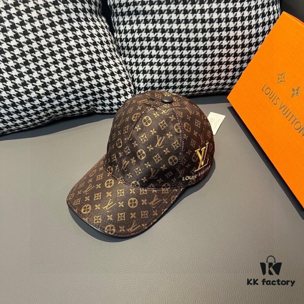 692fac7f99f2d84055c86607 LV (Louis Vuitton) New Arrival Original Order Baseball Cap, Monogram Embroidery, 1:1 Precision Mold Customization, Authentic Monogram Fabric, Heavy Embroidery, Exquisite Craftsmanship