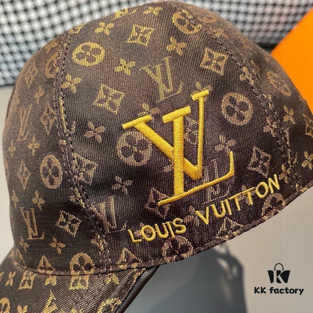 692fac8299f2d84055c8660b LV (Louis Vuitton) New Arrival Original Order Baseball Cap, Monogram Embroidery, 1:1 Precision Mold Customization, Authentic Monogram Fabric, Heavy Embroidery, Exquisite Craftsmanship