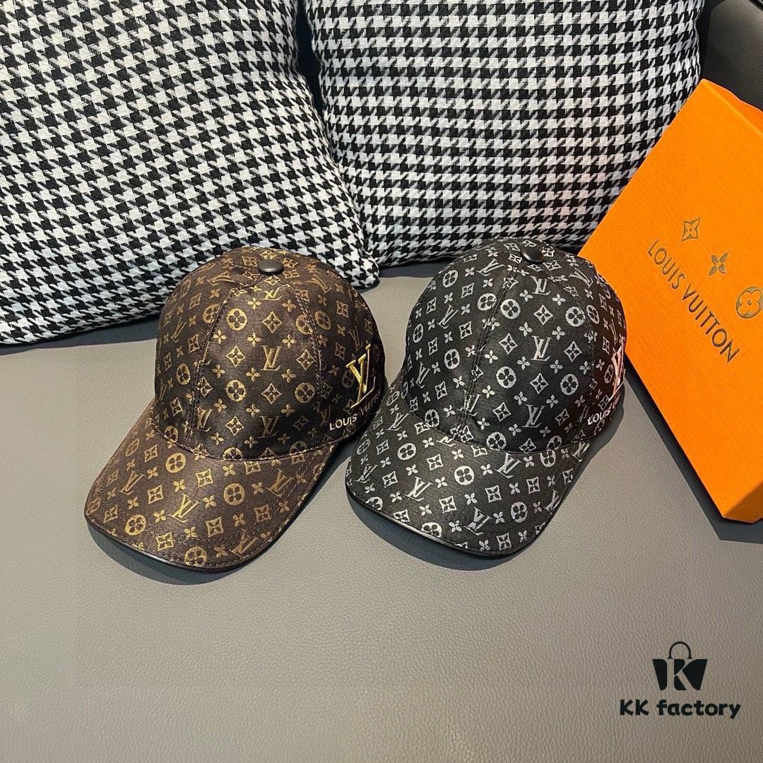 692fac8399f2d84055c8660e LV (Louis Vuitton) New Arrival Original Order Baseball Cap, Monogram Embroidery, 1:1 Precision Mold Customization, Authentic Monogram Fabric, Heavy Embroidery, Exquisite Craftsmanship