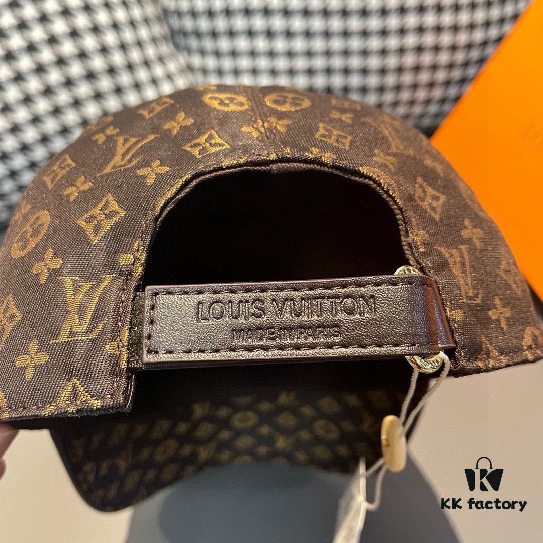 692fac8699f2d84055c86611 LV (Louis Vuitton) New Arrival Original Order Baseball Cap, Monogram Embroidery, 1:1 Precision Mold Customization, Authentic Monogram Fabric, Heavy Embroidery, Exquisite Craftsmanship