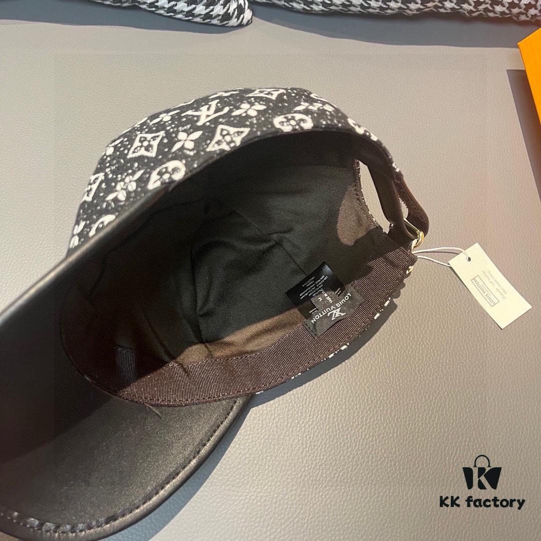 692fac8999f2d84055c86615 Box with Cloth Bag, LV (Louis Vuitton) New Original Single Baseball Cap, Cowhide Combined, 1:1 Mold Customized, Authentic Denim Fabric, Exquisite Craftsmanship, Superior Quality, Basic Head Circumference 56cm, Adjustable Patch