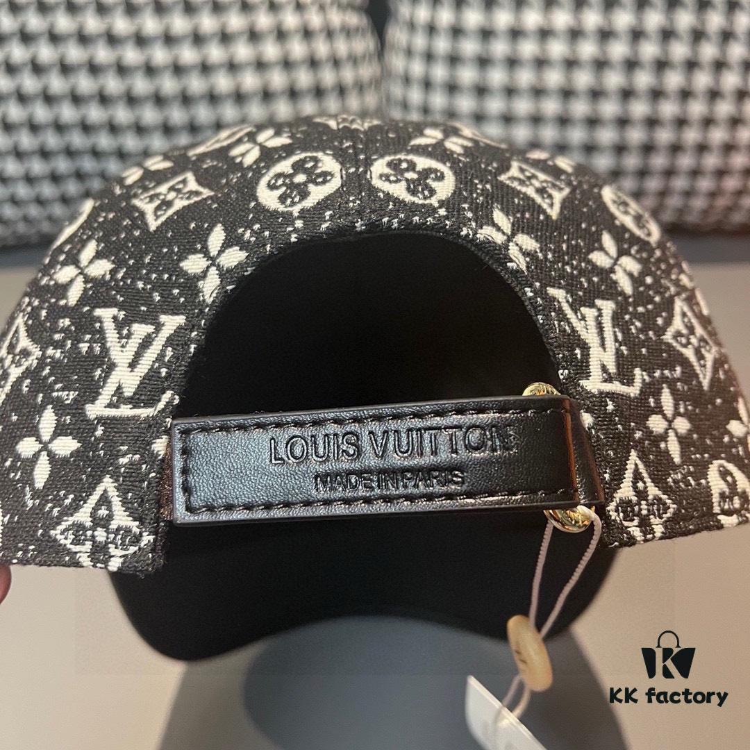 692fac8a99f2d84055c86616 Box with Cloth Bag, LV (Louis Vuitton) New Original Single Baseball Cap, Cowhide Combined, 1:1 Mold Customized, Authentic Denim Fabric, Exquisite Craftsmanship, Superior Quality, Basic Head Circumference 56cm, Adjustable Patch