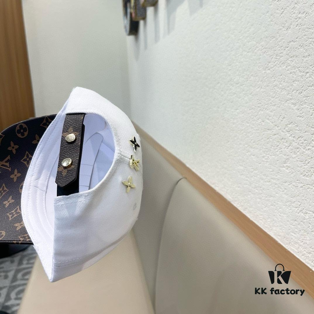 692facb299f2d84055c86660 Louis Vuitton New Arrival Authentic Replica Baseball Cap, Classic Checkered Pattern, 1:1 Mold Customized, Original Department Store Fabric with Top-Grade Leather, Small Checkered Design, Stylish and High Quality, Basic Head Circumference 56cm, Adjustable Patch