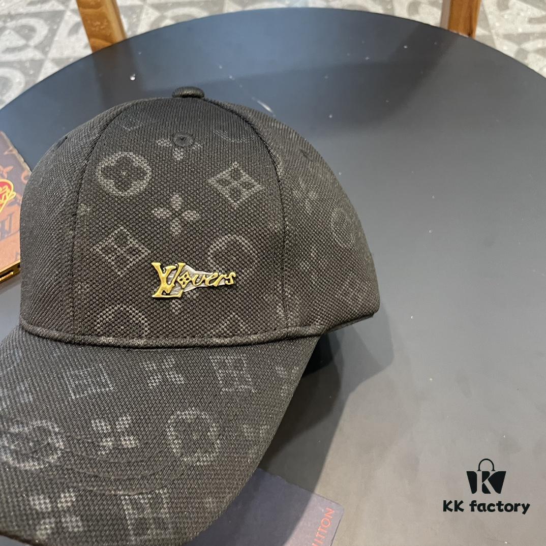 692facff99f2d84055c866f9 LV (Louis Vuitton) New Original Single Baseball Cap, Embossed Cowhide, 1:1 Mold Customized, Authentic Denim Fabric, Exquisite Craftsmanship, Excellent Quality, Basic Head Circumference 56cm, Adjustable Patch