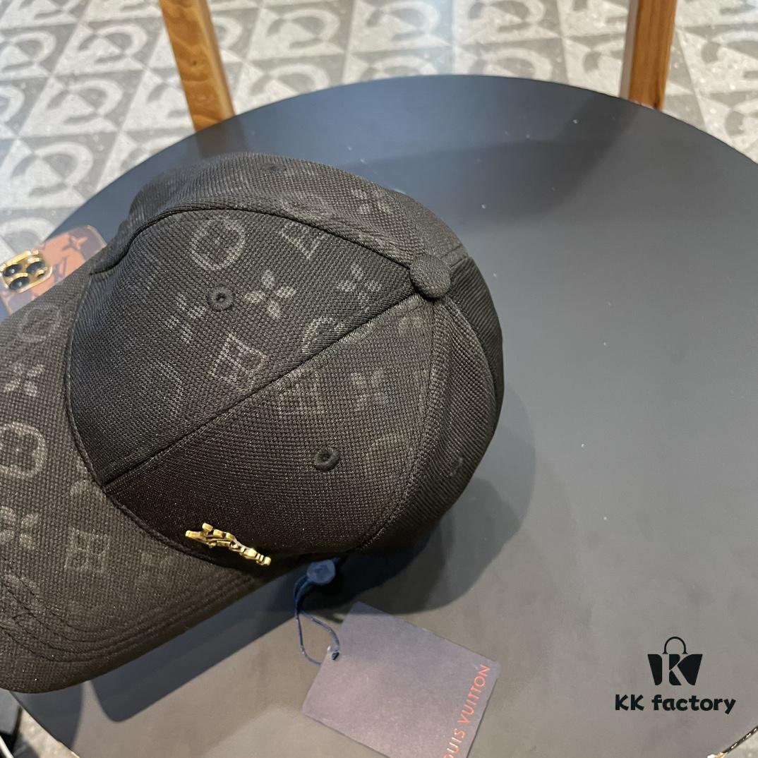 692fad0099f2d84055c866fb LV (Louis Vuitton) New Original Single Baseball Cap, Embossed Cowhide, 1:1 Mold Customized, Authentic Denim Fabric, Exquisite Craftsmanship, Excellent Quality, Basic Head Circumference 56cm, Adjustable Patch