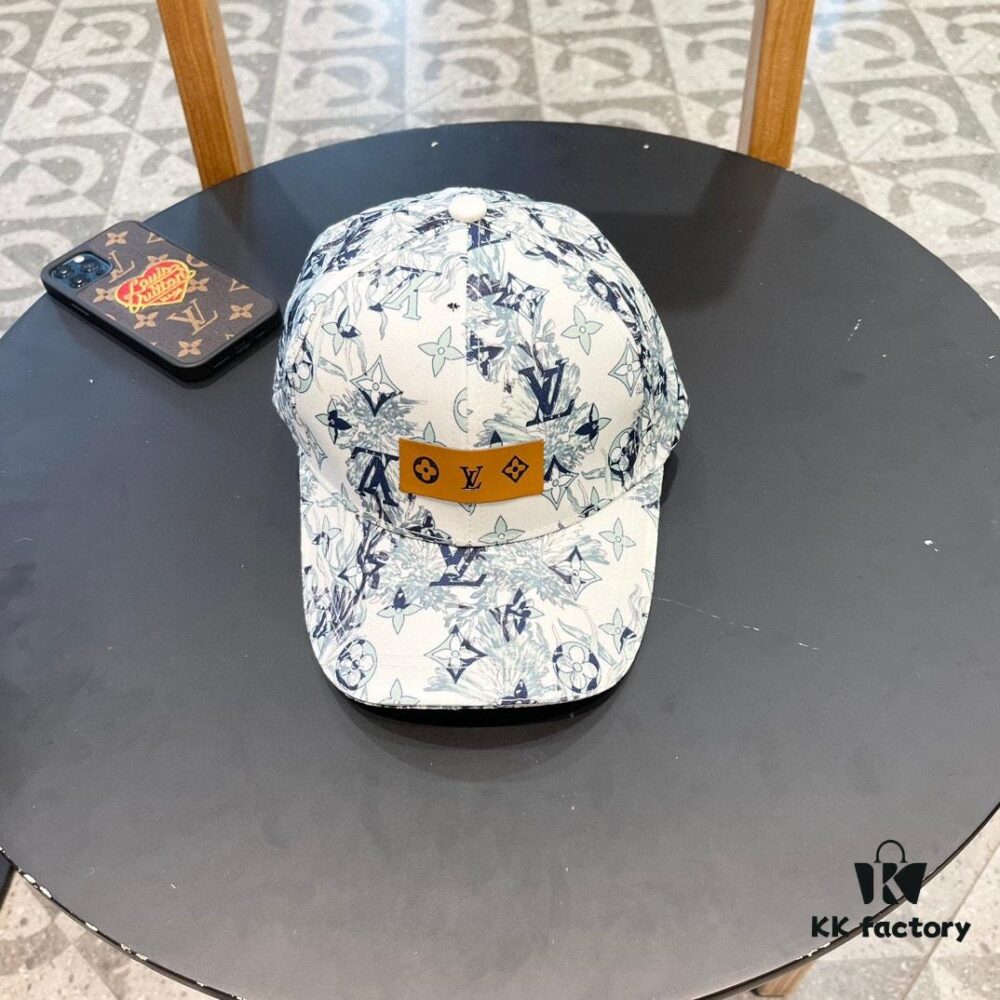 692fae4e99f2d84055c86938 Louis Vuitton New Original Single Baseball Cap, LV Denim Graffiti Fabric, Refreshing Summer Color, Clean and Comfortable, Super Flattering to Skin Tone!