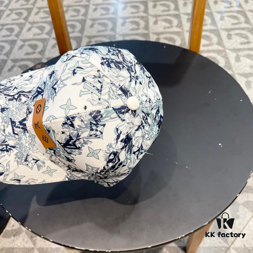 692fae5199f2d84055c8693f Louis Vuitton New Original Single Baseball Cap, LV Denim Graffiti Fabric, Refreshing Summer Color, Clean and Comfortable, Super Flattering to Skin Tone!