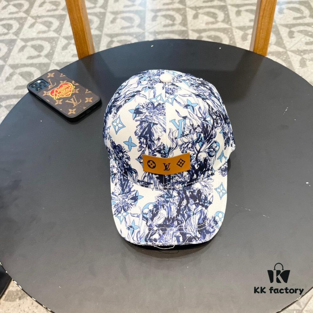 692fae5199f2d84055c86940 Louis Vuitton New Original Single Baseball Cap, LV Denim Graffiti Fabric, Refreshing Summer Color, Refreshing and Comfortable, Super Flattering to Skin Tone!