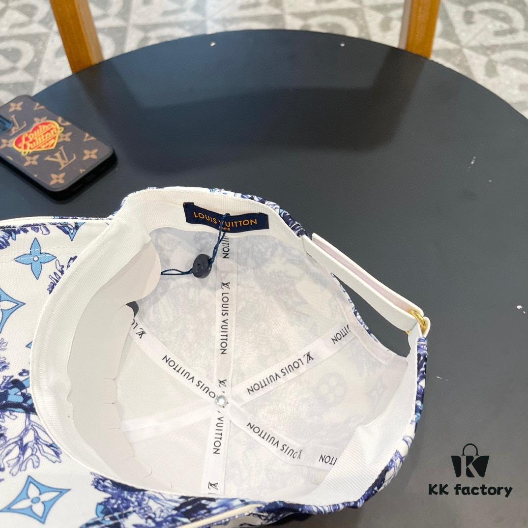 692fae5599f2d84055c86945 Louis Vuitton New Original Single Baseball Cap, LV Denim Graffiti Fabric, Refreshing Summer Color, Refreshing and Comfortable, Super Flattering to Skin Tone!