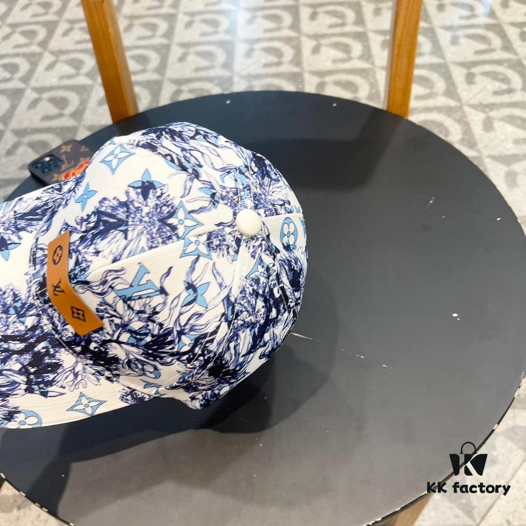 692fae5c99f2d84055c8694f Louis Vuitton New Original Single Baseball Cap, LV Denim Graffiti Fabric, Refreshing Summer Color, Refreshing and Comfortable, Super Flattering to Skin Tone!