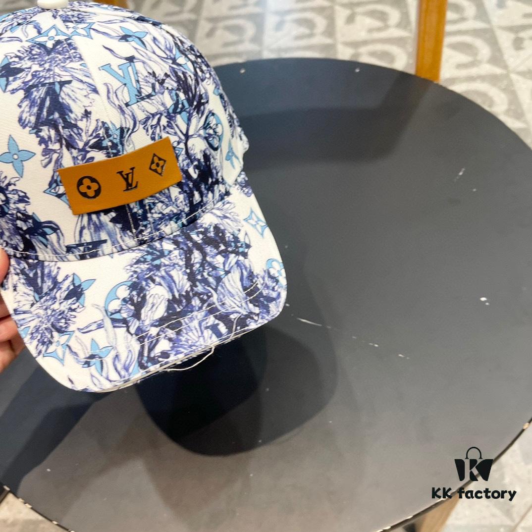 692fae5e99f2d84055c86954 Louis Vuitton New Original Single Baseball Cap, LV Denim Graffiti Fabric, Refreshing Summer Color, Refreshing and Comfortable, Super Flattering to Skin Tone!