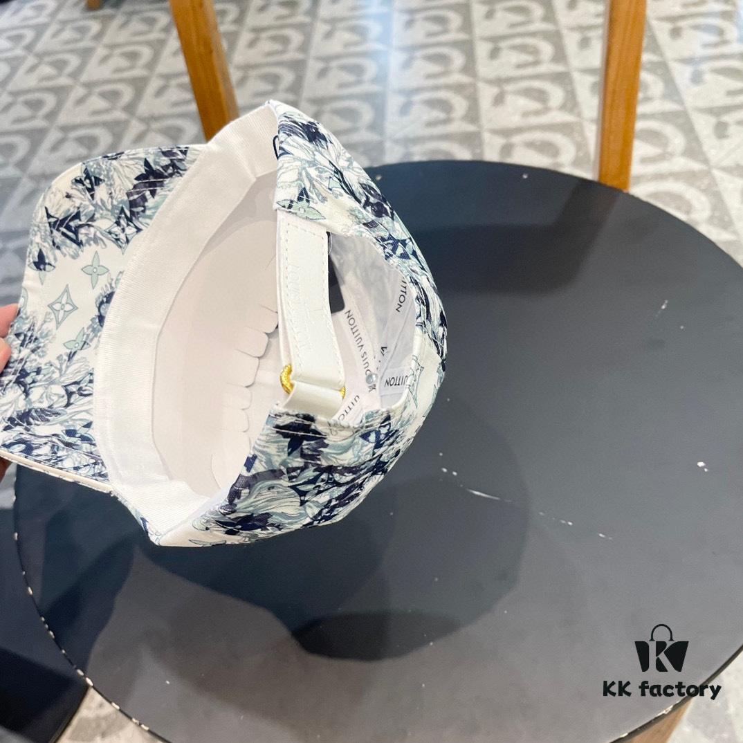 692fae6c99f2d84055c86972 Louis Vuitton New Original Single Baseball Cap, LV Denim Graffiti Fabric, Refreshing Summer Color, Clean and Comfortable, Super Flattering to Skin Tone!