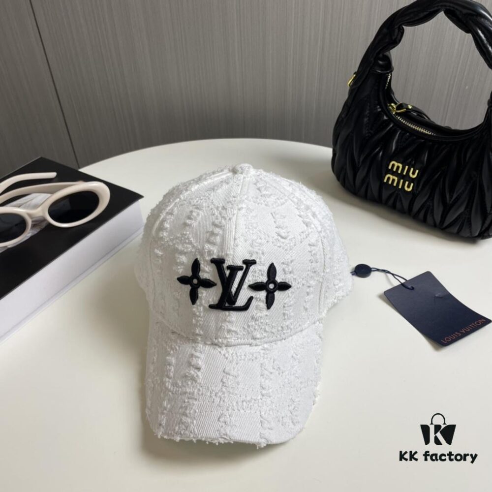 692fae6d99f2d84055c86978 Louis Vuitton Embroidered Baseball Cap, Cabinet Hot-Selling Style, Pure Cotton Lining, Lightweight and Breathable