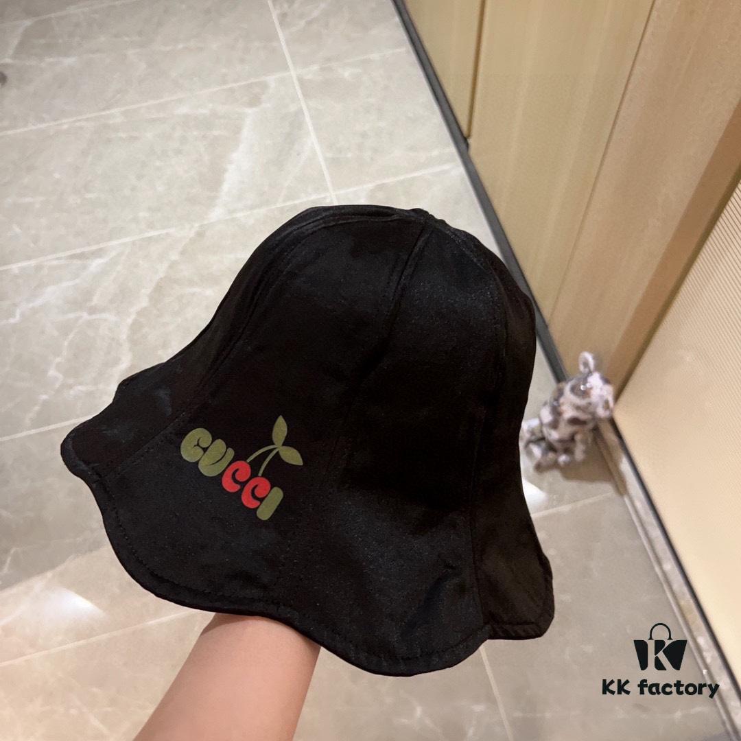 692fae9a99f2d84055c869df GUCCI x Spring/Summer 2024 Wave-Brimmed Waterproof Smooth-Finish Fisherman Hat