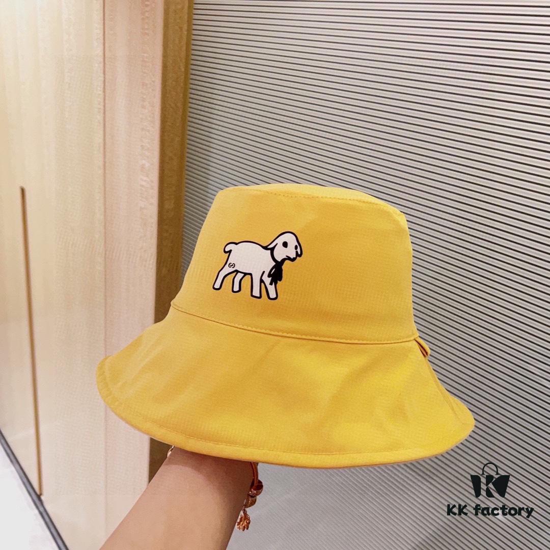 692fafa599f2d84055c86bb7 Gucci x Luxe 2024 New Reversible Deer Print Fisherman Hat with Dust Bag