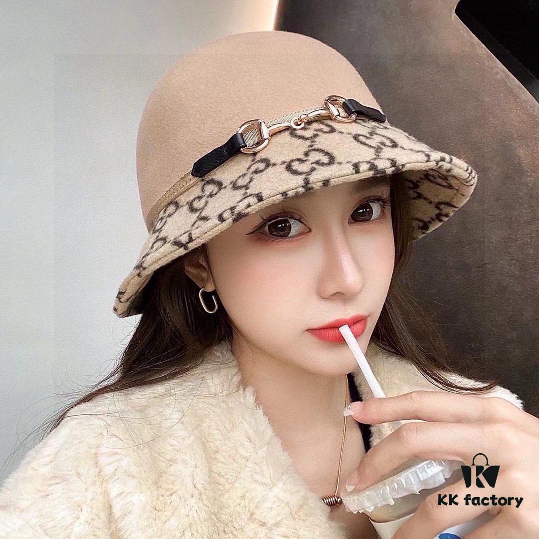 692fb02699f2d84055c86c8f Gucci 2022 Fall/Winter New Wool Fedora Hat, GG Wool Hat with Horsebit Detail, 57cm Head Circumference, Stylish and Versatile, Black and Khaki Colors, Elegant Ladylike Style