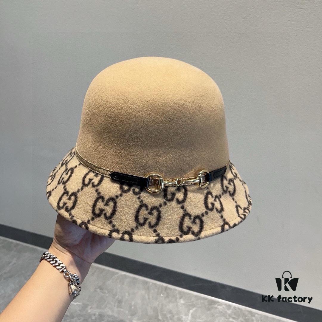 692fb02899f2d84055c86c92 Gucci 2022 Fall/Winter New Wool Fedora Hat, GG Wool Hat with Horsebit Detail, 57cm Head Circumference, Stylish and Versatile, Black and Khaki Colors, Elegant Ladylike Style