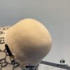 692fb02999f2d84055c86c97 Gucci 2022 Fall/Winter New Wool Fedora Hat, GG Wool Hat with Horsebit Detail, 57cm Head Circumference, Stylish and Versatile, Black and Khaki Colors, Elegant Ladylike Style