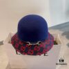 692fb03099f2d84055c86ca2 Gucci 2022 Fall/Winter New Wool Fedora Hat, GG Wool Hat with Horsebit Decoration, 57cm Head Circumference, Stylish and Versatile, Black and Khaki Colors, Elegant Ladylike Style