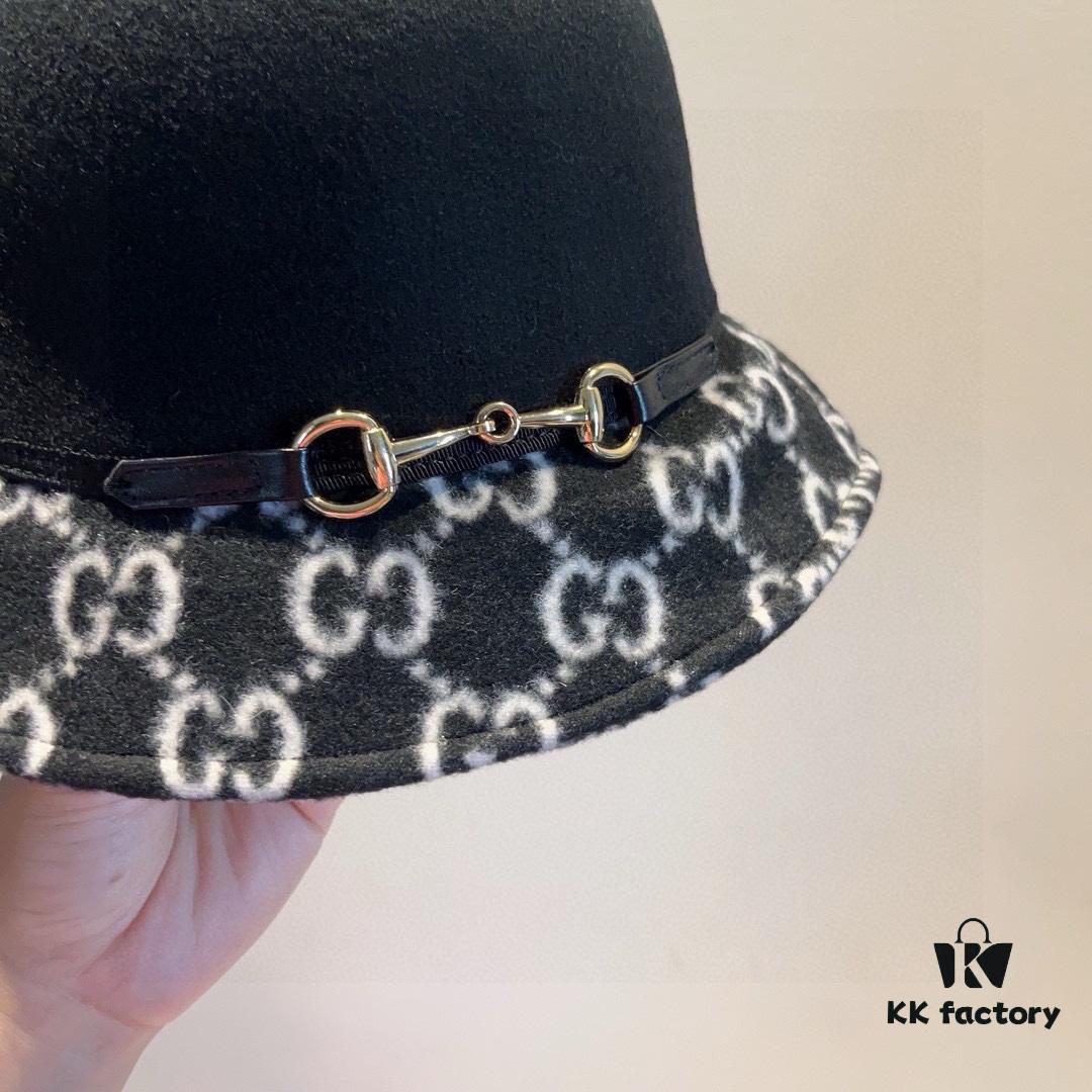 692fb04499f2d84055c86cc9 Gucci 2022 Fall/Winter New Wool Fedora Hat, GG Wool Hat with Horsebit Detail, 57cm Head Circumference, Stylish and Versatile, Available in Black and Khaki, Elegant Ladylike Style