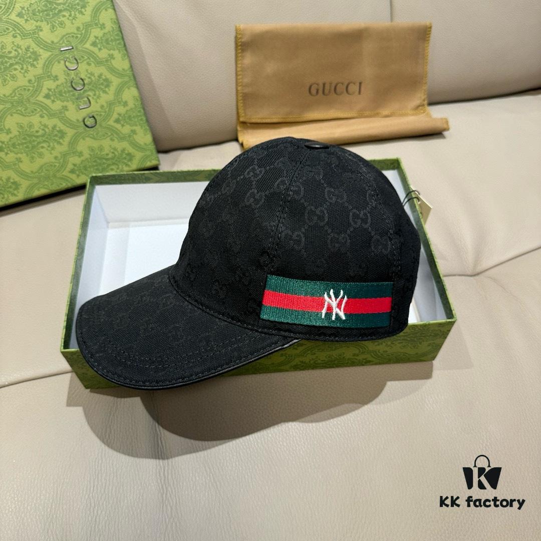 692fb05099f2d84055c86ce6 Box Bag Included, NY&Gucci (Gucci) Latest Collaboration Original Order Baseball Cap, 1:1 Mold Customized, Comparable Details to Boutique, Premium Canvas Fabric with Top Layer Leather, Excellent Quality! First Choice for Stylish Men and Women, Versatile and Fashionable. Base Head Circumference 56cm, Patch Adjustable.