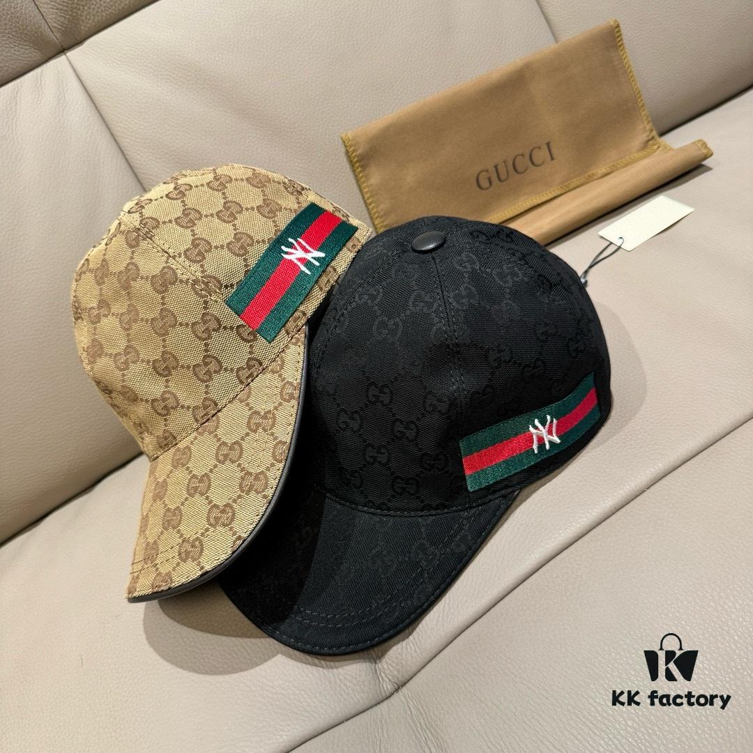 692fb05499f2d84055c86cee Box Bag Included, NY&Gucci (Gucci) Latest Collaboration Original Order Baseball Cap, 1:1 Mold Customized, Comparable Details to Boutique, Premium Canvas Fabric with Top Layer Leather, Excellent Quality! First Choice for Stylish Men and Women, Versatile and Fashionable. Base Head Circumference 56cm, Patch Adjustable.
