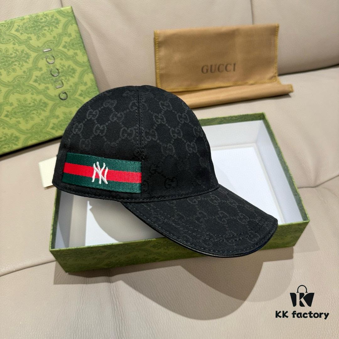 692fb05e99f2d84055c86d01 Box Bag Included, NY&Gucci (Gucci) Latest Collaboration Original Order Baseball Cap, 1:1 Mold Customized, Comparable Details to Boutique, Premium Canvas Fabric with Top Layer Leather, Excellent Quality! First Choice for Stylish Men and Women, Versatile and Fashionable. Base Head Circumference 56cm, Patch Adjustable.