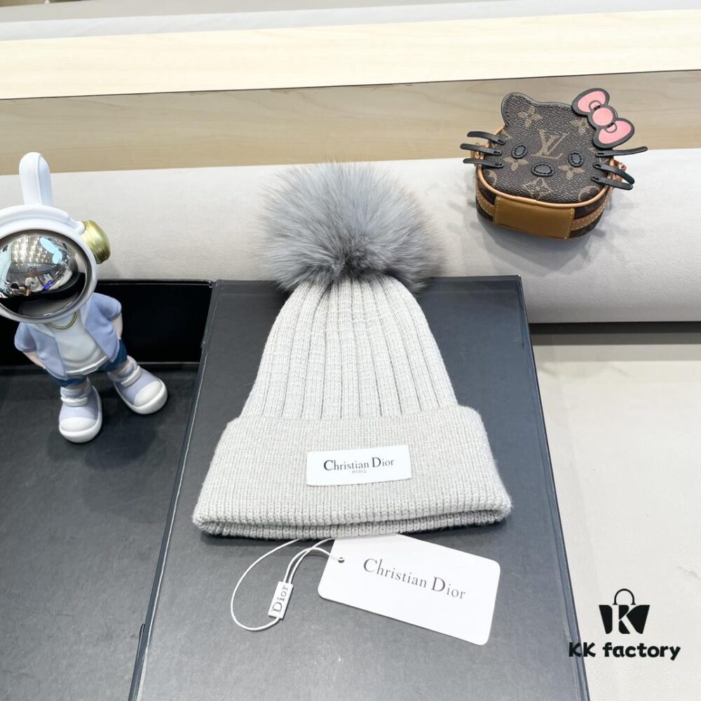 692fb27b99f2d84055c87044 Dior Women's Knitted Hat with Genuine Fox Fur Pom for Autumn and Winter, Thickened Warm Ear-Protecting Beanie