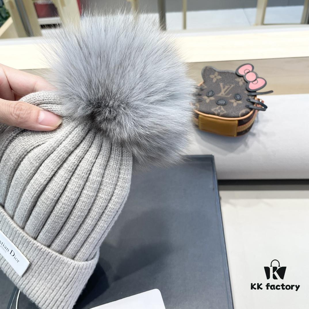692fb27d99f2d84055c87045 Dior Women's Knitted Hat with Genuine Fox Fur Pom for Autumn and Winter, Thickened Warm Ear-Protecting Beanie