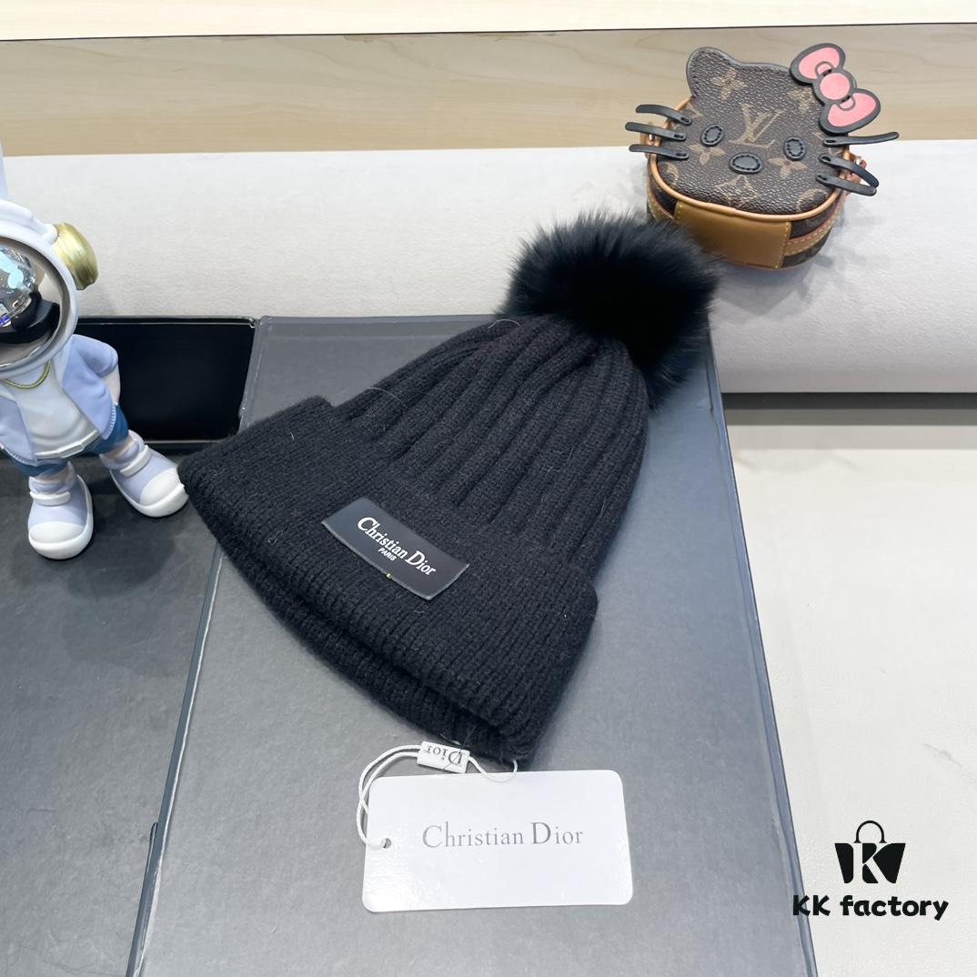 692fb29d99f2d84055c8705d Dior Women's Knitted Hat with Genuine Fox Fur Pom for Autumn and Winter, Thickened Warm Ear-Protecting Beanie, Korean Style Versatile Design