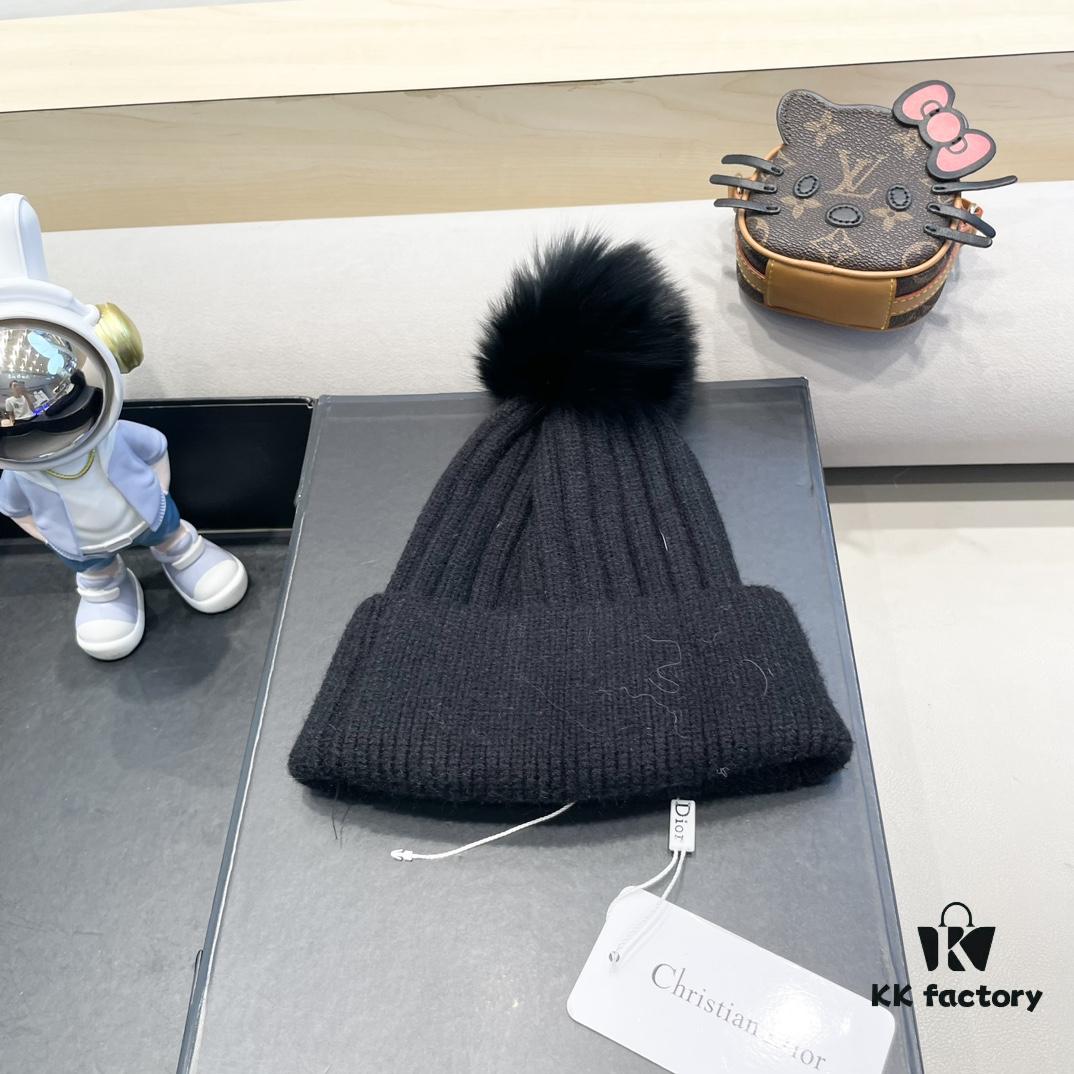 692fb2a299f2d84055c87063 Dior Women's Knitted Hat with Genuine Fox Fur Pom for Autumn and Winter, Thickened Warm Ear-Protecting Beanie, Korean Style Versatile Design