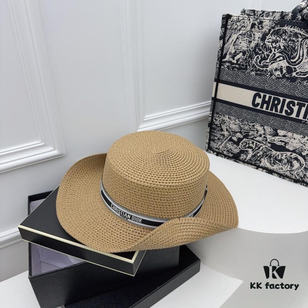 692fb3db99f2d84055c87217 Dior - New Style Straw Flat Cap