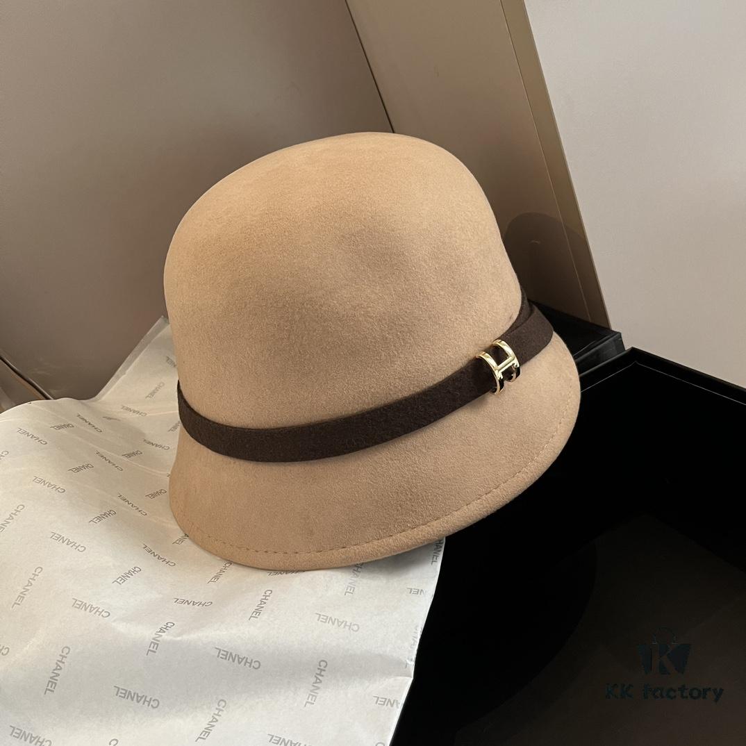 692fb58299f2d84055c873e0 HEREMS Hermès 2024 Autumn/Winter New Wool Fedora Hat, 100% Wool, Irregular Cut Design, Fashionable Women's Essential, Khaki White Black, Head Circumference 57cm