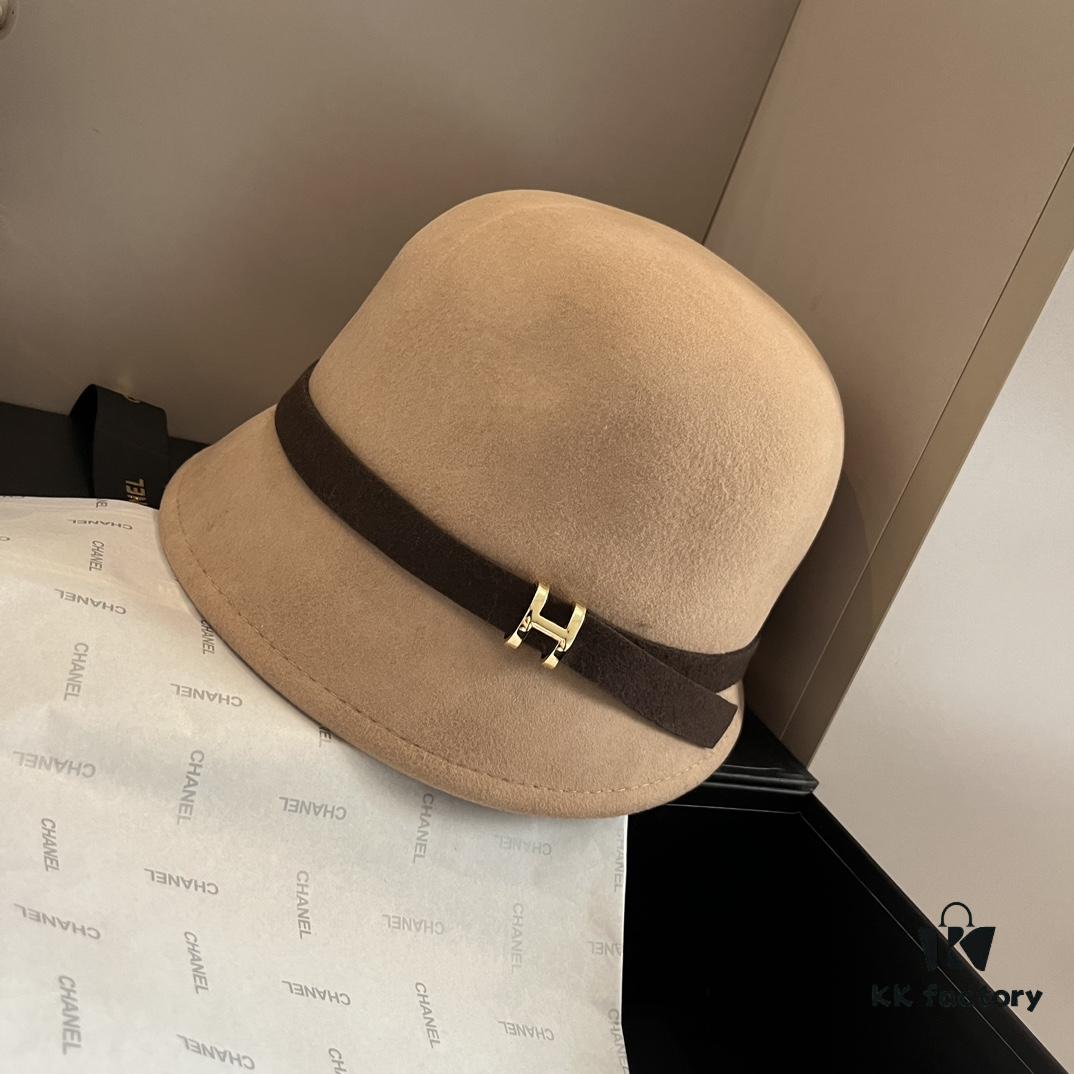 692fb58399f2d84055c873e1 HEREMS Hermès 2024 Autumn/Winter New Wool Fedora Hat, 100% Wool, Irregular Cut Design, Fashionable Women's Essential, Khaki White Black, Head Circumference 57cm