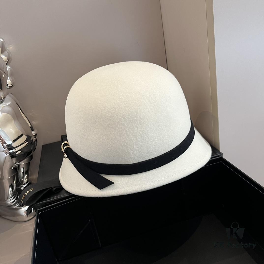 692fb58899f2d84055c873e7 HEREMS Hermes 2024 Autumn/Winter New Wool Beanie Hat, 100% Wool, Irregular Cut Design, Fashionable Women's Essential, Head Circumference 57cm, Khaki White Black