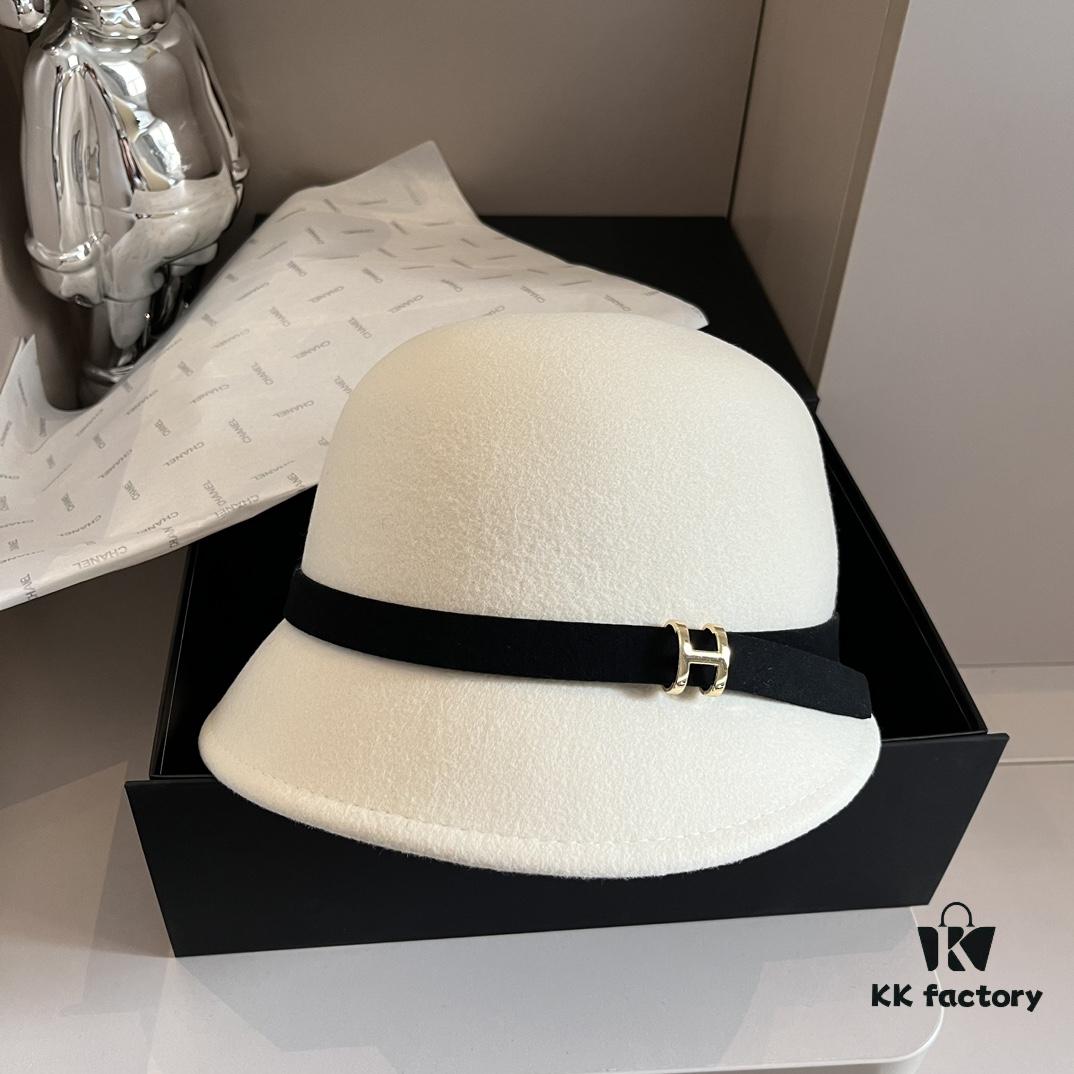 692fb58f99f2d84055c873ef HEREMS Hermes 2024 Autumn/Winter New Wool Beanie Hat, 100% Wool, Irregular Cut Design, Fashionable Women's Essential, Head Circumference 57cm, Khaki White Black